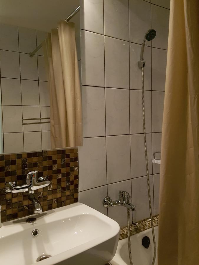 Woodstone apartment Ploieşti Buitenkant foto